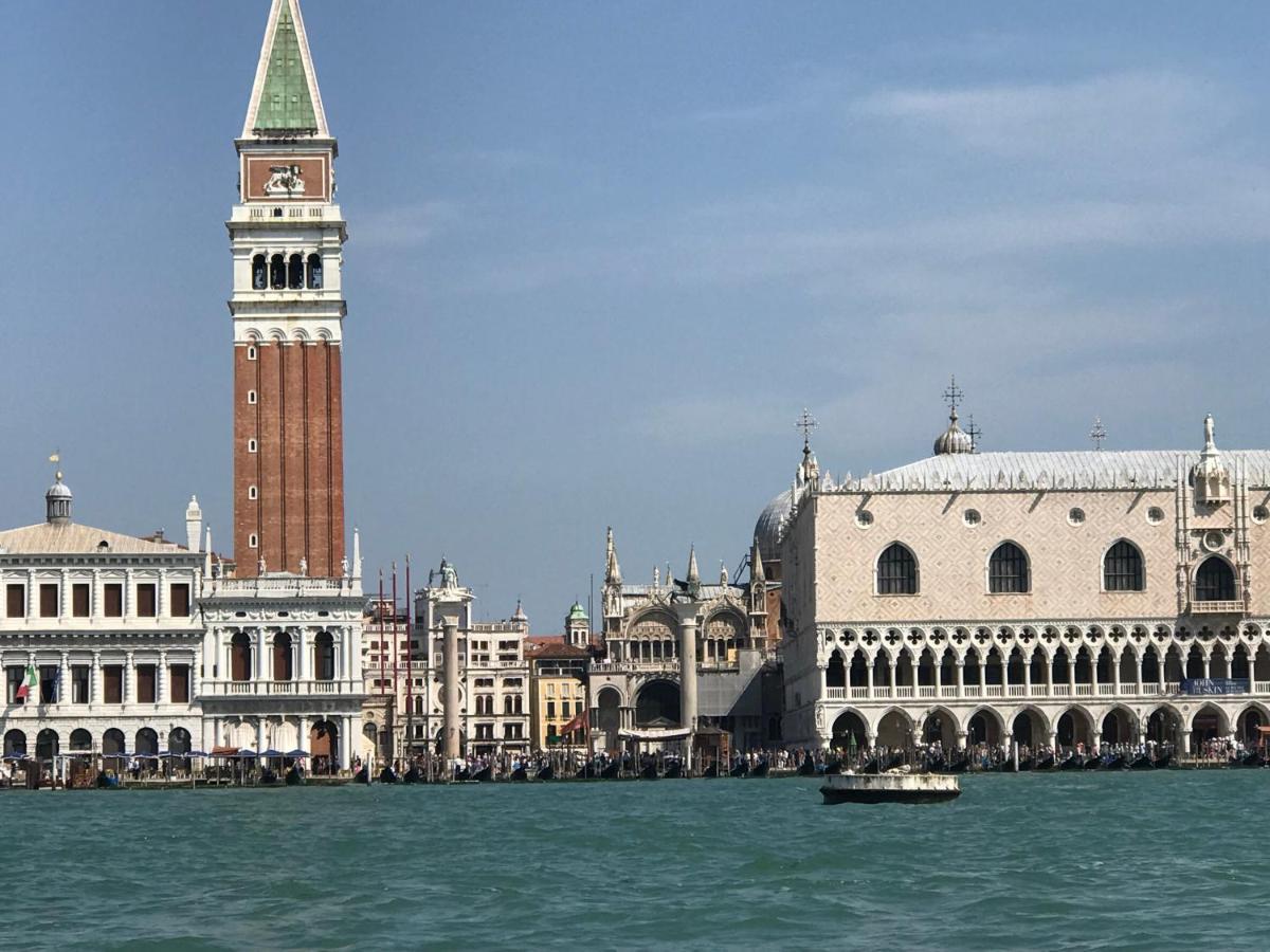 Lions Venice Guest House Exterior photo